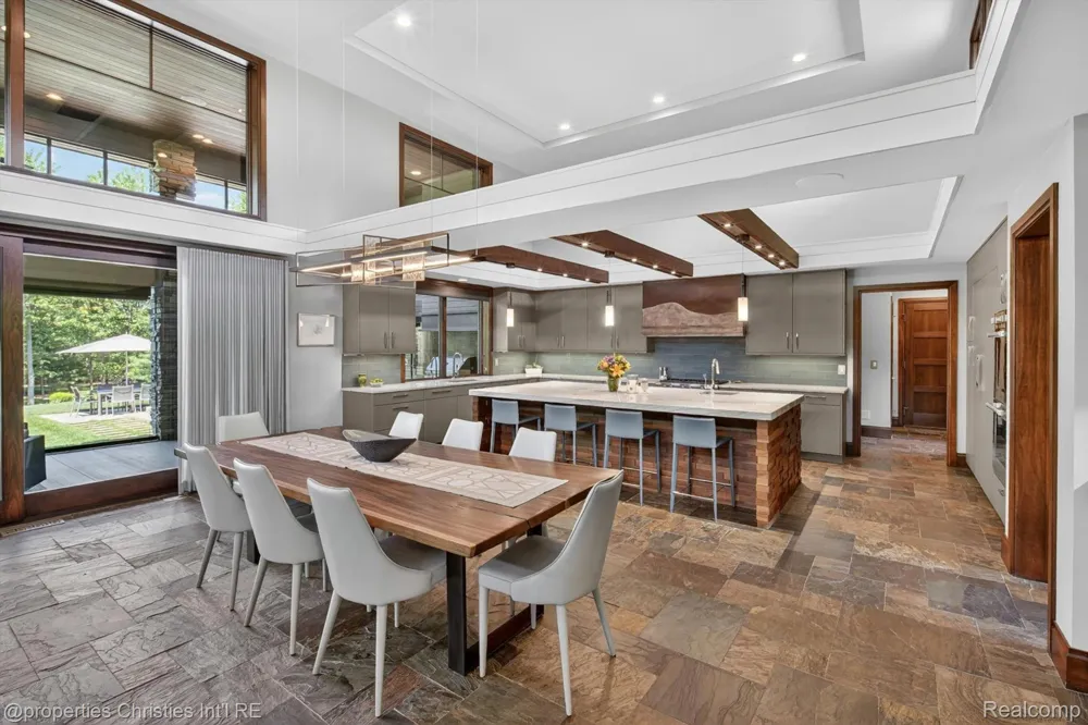 22635 Evergreen Court Novi City, MI 48374
