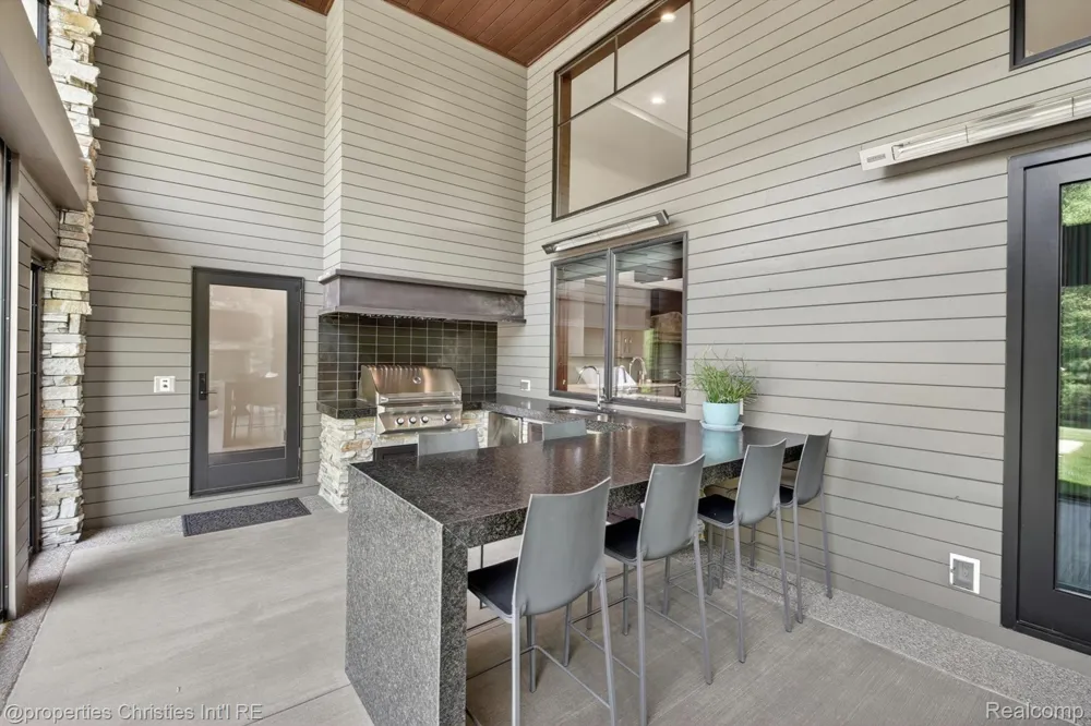 22635 Evergreen Court Novi City, MI 48374