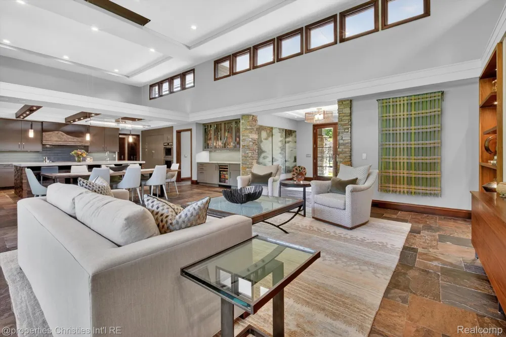 22635 Evergreen Court Novi City, MI 48374