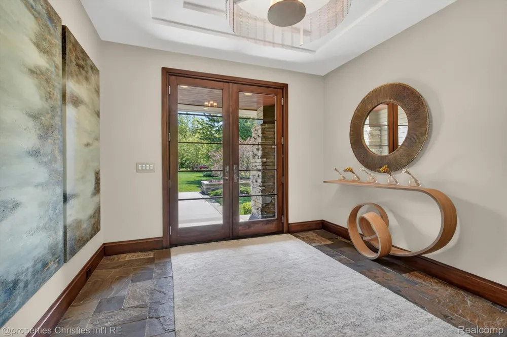 22635 Evergreen Court Novi City, MI 48374