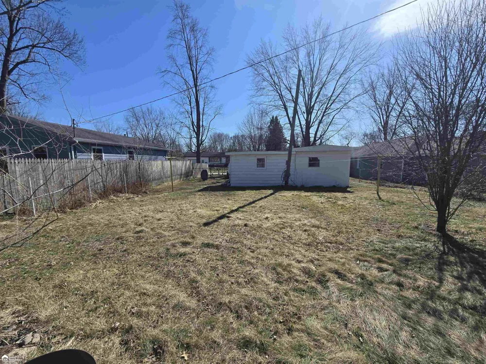 213 E oak Street St Charles Village, MI 48655