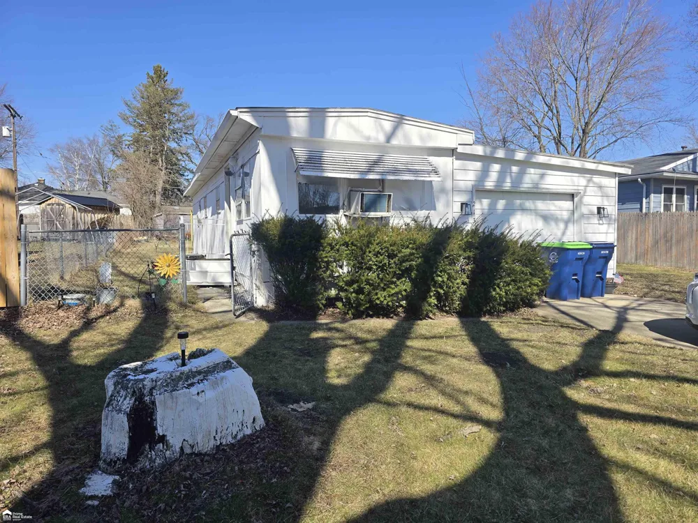 213 E oak Street St Charles Village, MI 48655