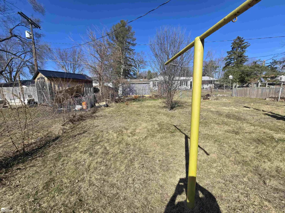 213 E oak Street St Charles Village, MI 48655