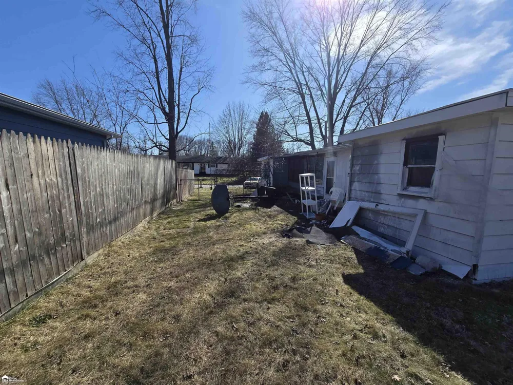 213 E oak Street St Charles Village, MI 48655