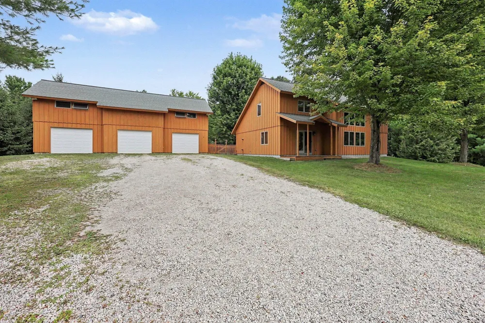 3005 Penneywood Drive Leoni Township, MI 49201