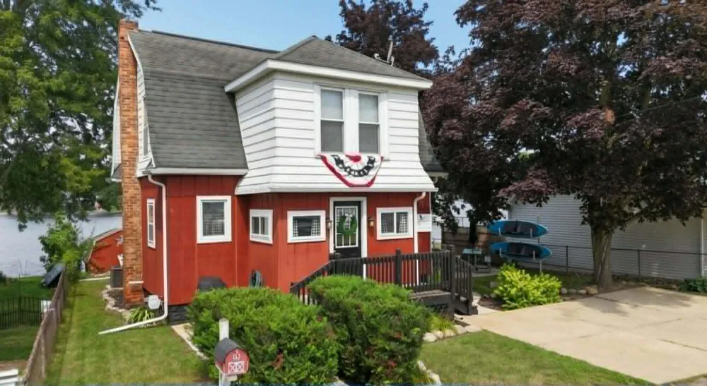 130 Duryeas Point Leoni Township, MI 49254