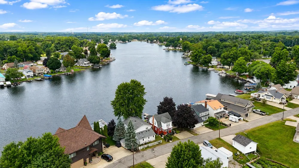 130 Duryeas Point Leoni Township, MI 49254