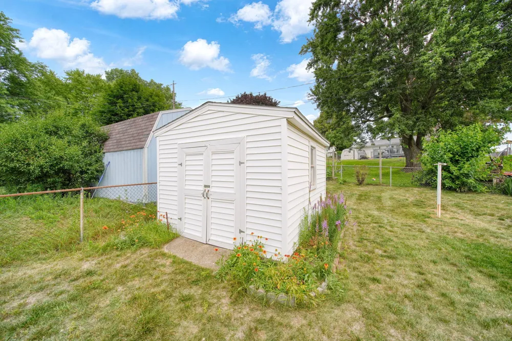 5574 Dogwood Drive Leoni Township, MI 49201