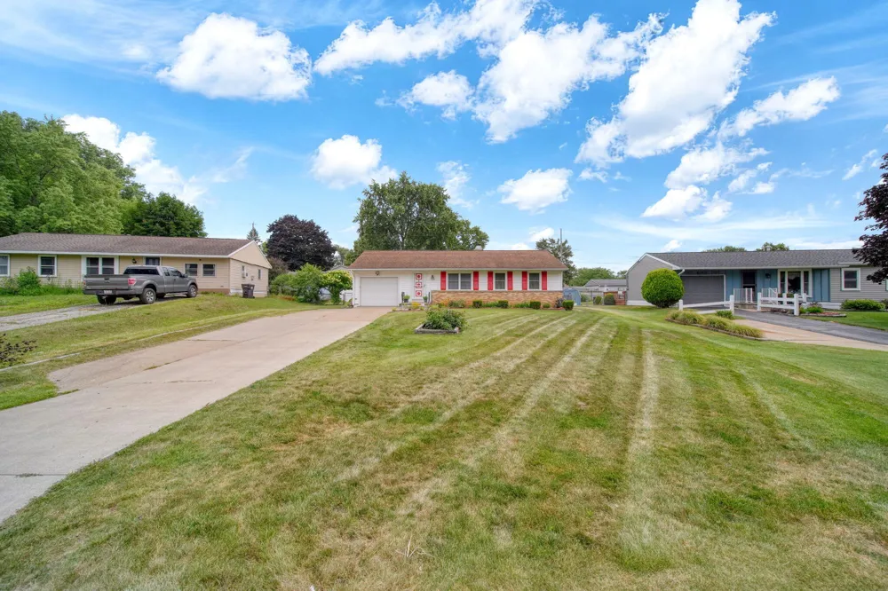 5574 Dogwood Drive Leoni Township, MI 49201