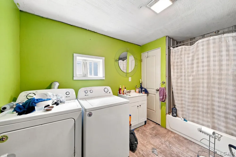 103 W Summit Street Adrian City, MI 49221