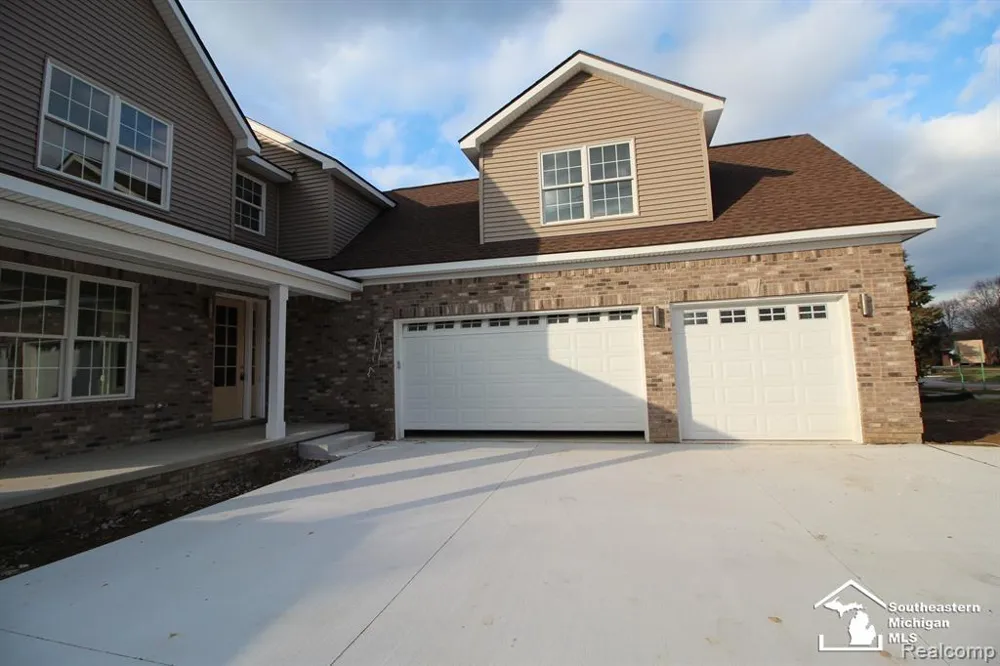 8082 Hunters Ridge Drive Berlin Charter Township, MI 48166