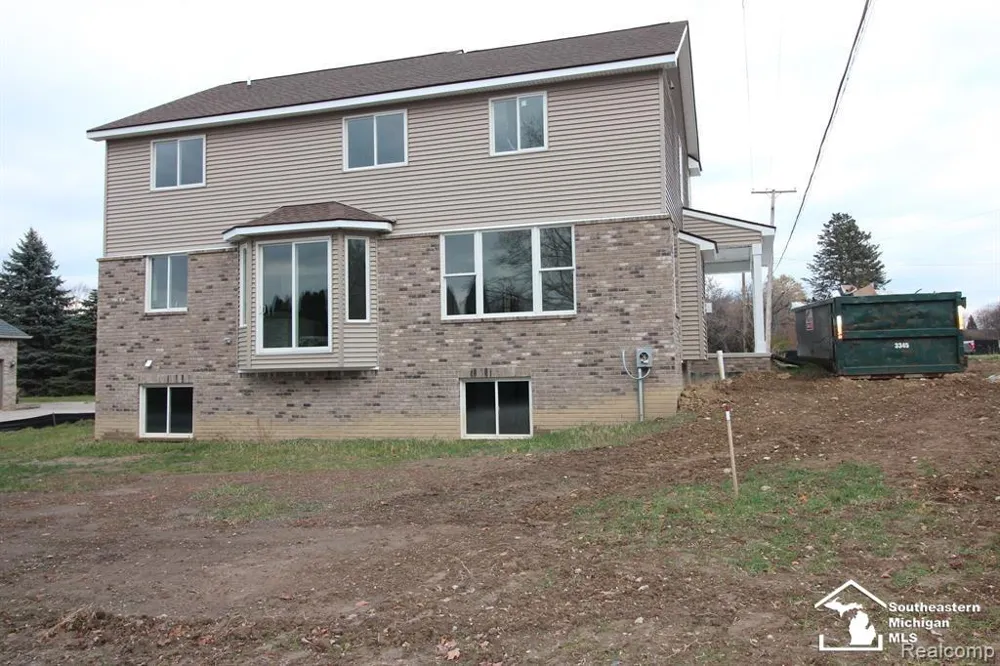 8082 Hunters Ridge Drive Berlin Charter Township, MI 48166