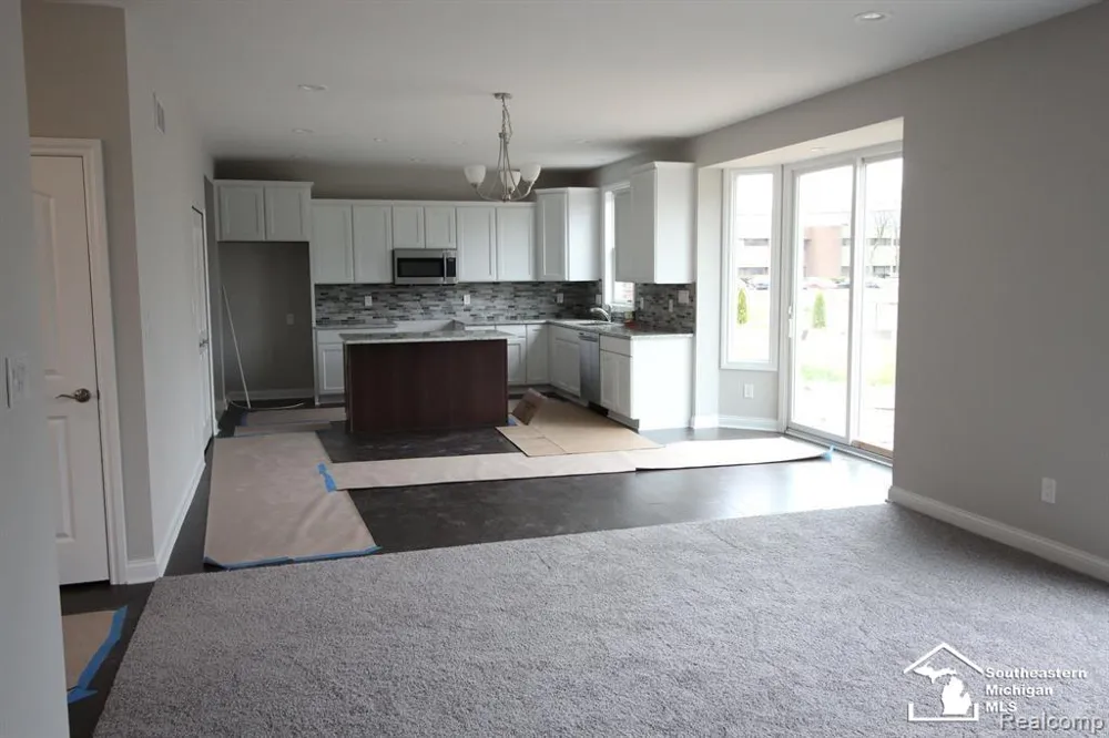 8082 Hunters Ridge Drive Berlin Charter Township, MI 48166