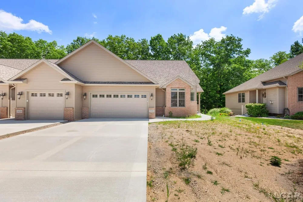 1641 Rivers Edge Court Madison Charter Township, MI 49221