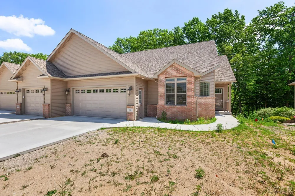 1641 Rivers Edge Court Madison Charter Township, MI 49221