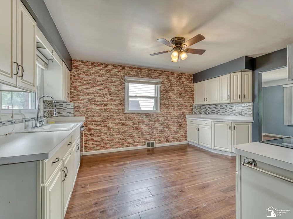 5929 Oakwood Drive Monroe Charter Township, MI 48161