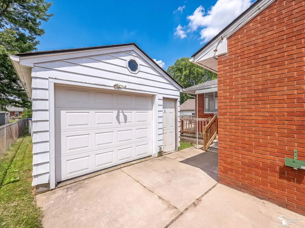 5929 Oakwood Drive Monroe Charter Township, MI 48161