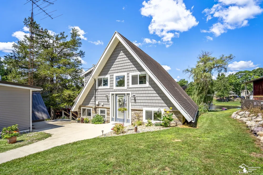 235 Pine Hill Lake Drive Hanover Township, MI 49246