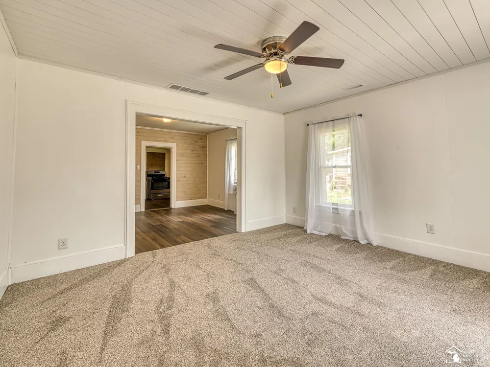 518 Eastchester Street Monroe City, MI 48161