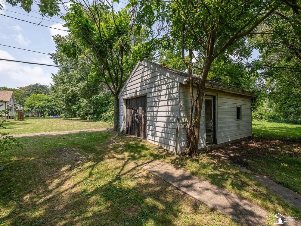 518 Eastchester Street Monroe City, MI 48161