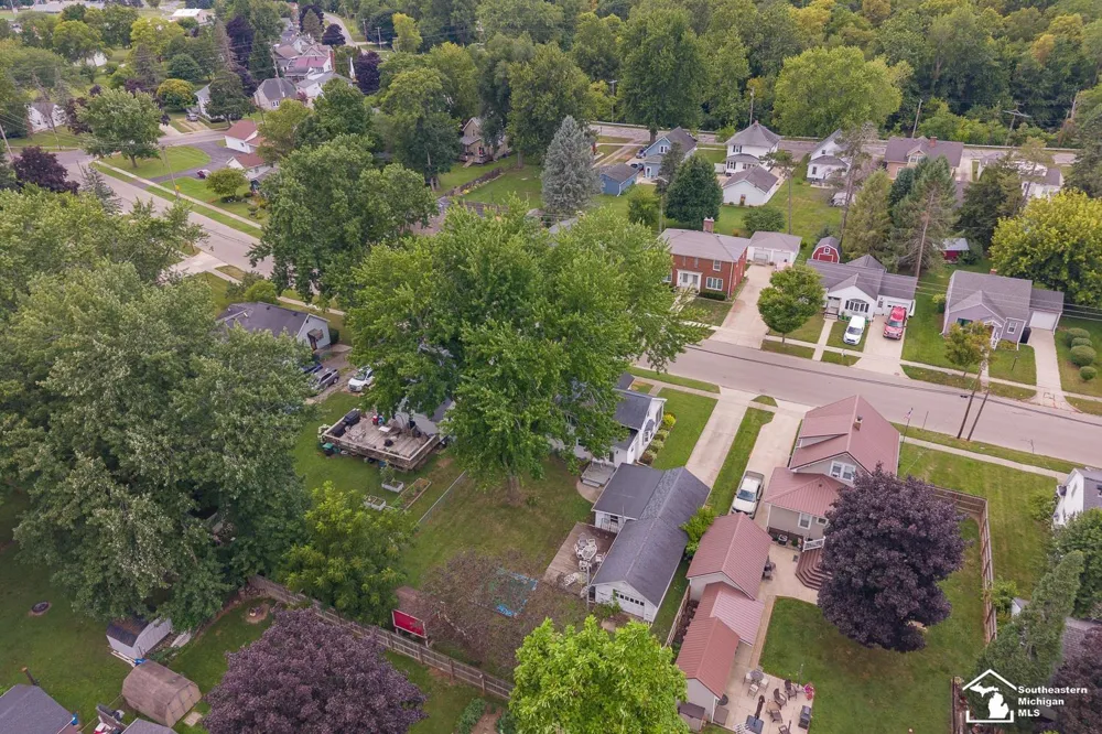 605 Giles Avenue Blissfield Village, MI 49228