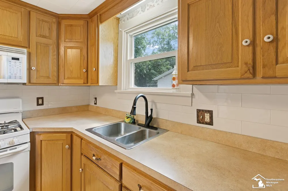 605 Giles Avenue Blissfield Village, MI 49228