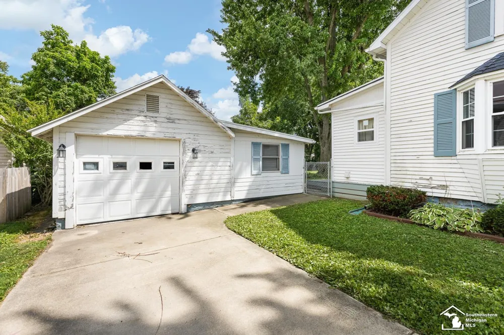 605 Giles Avenue Blissfield Village, MI 49228