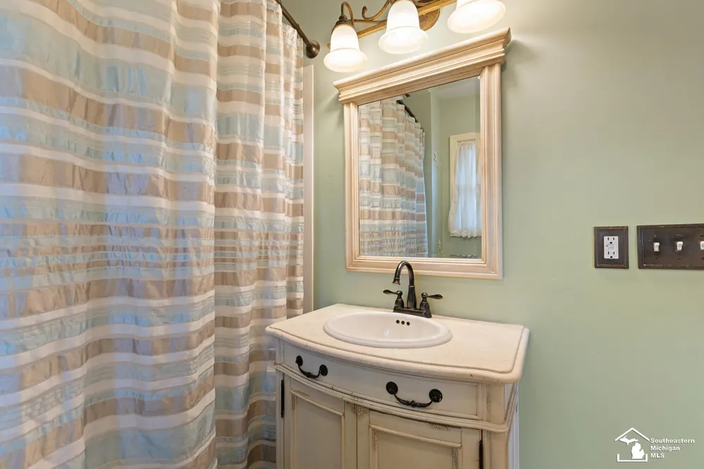 605 Giles Avenue Blissfield Village, MI 49228