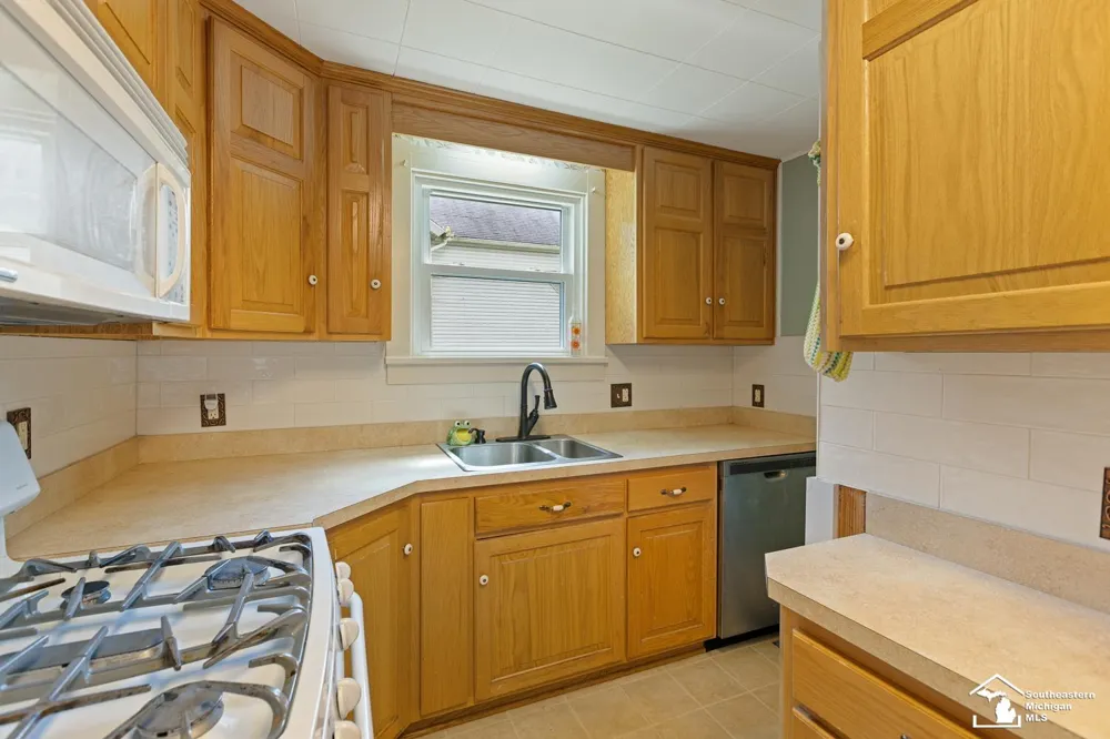 605 Giles Avenue Blissfield Village, MI 49228