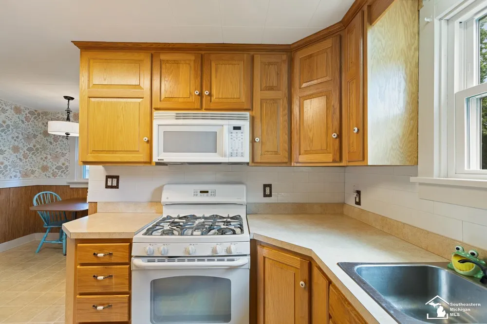 605 Giles Avenue Blissfield Village, MI 49228