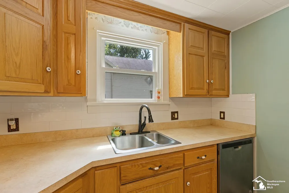 605 Giles Avenue Blissfield Village, MI 49228