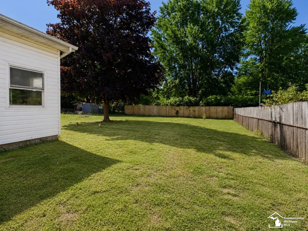 855 Mildred Avenue Bedford Township, MI 48182