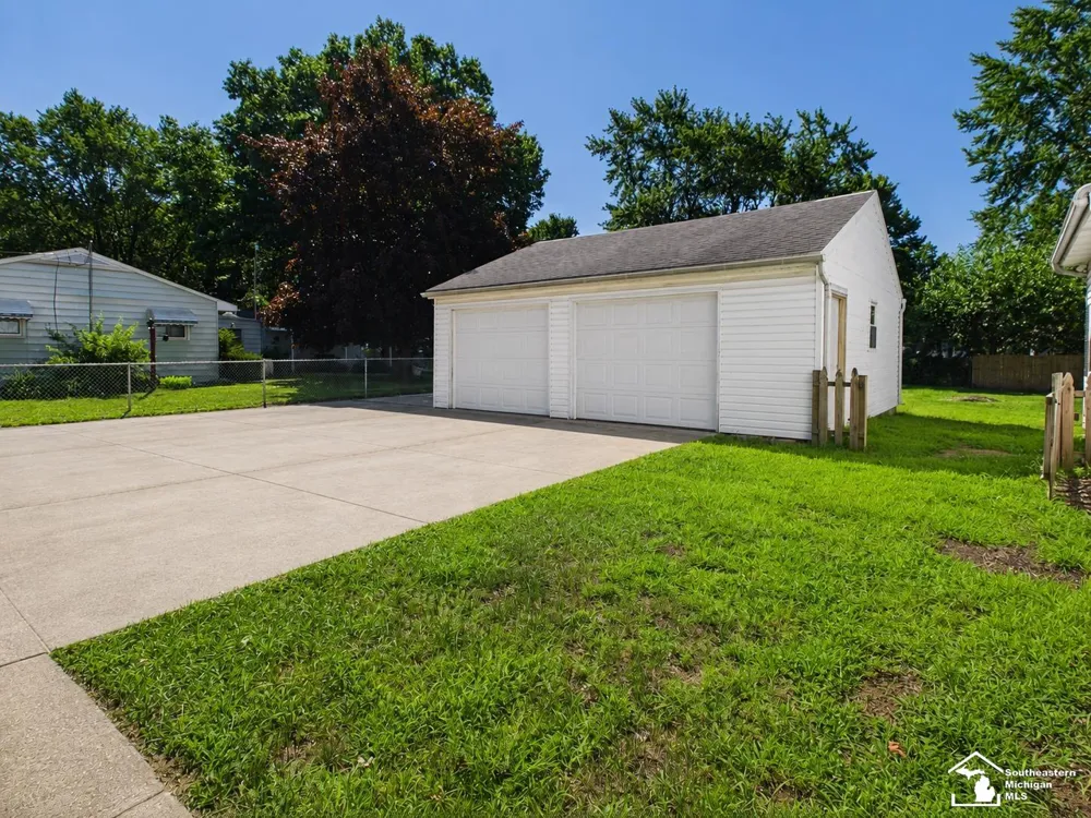 855 Mildred Avenue Bedford Township, MI 48182