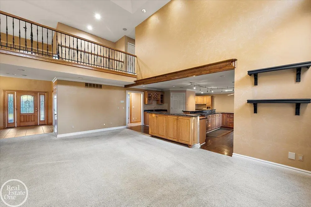 8849 Heatherwood Court Washington Township, MI 48095