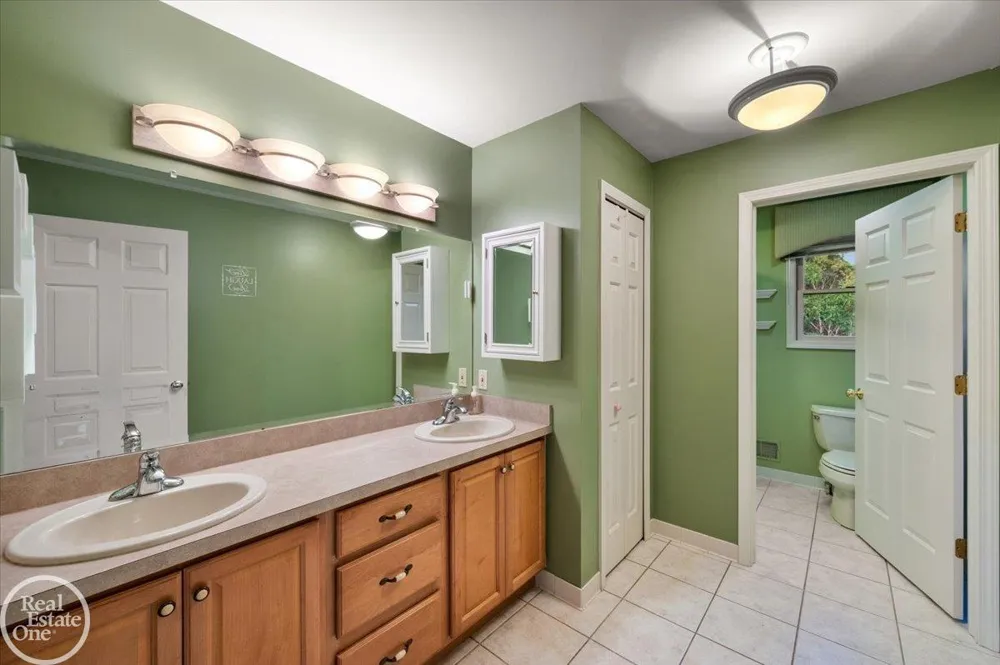 8849 Heatherwood Court Washington Township, MI 48095