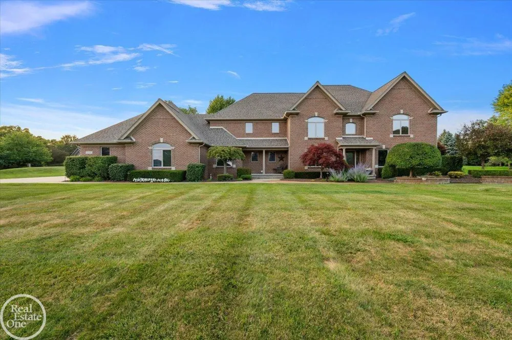8849 Heatherwood Court Washington Township, MI 48095