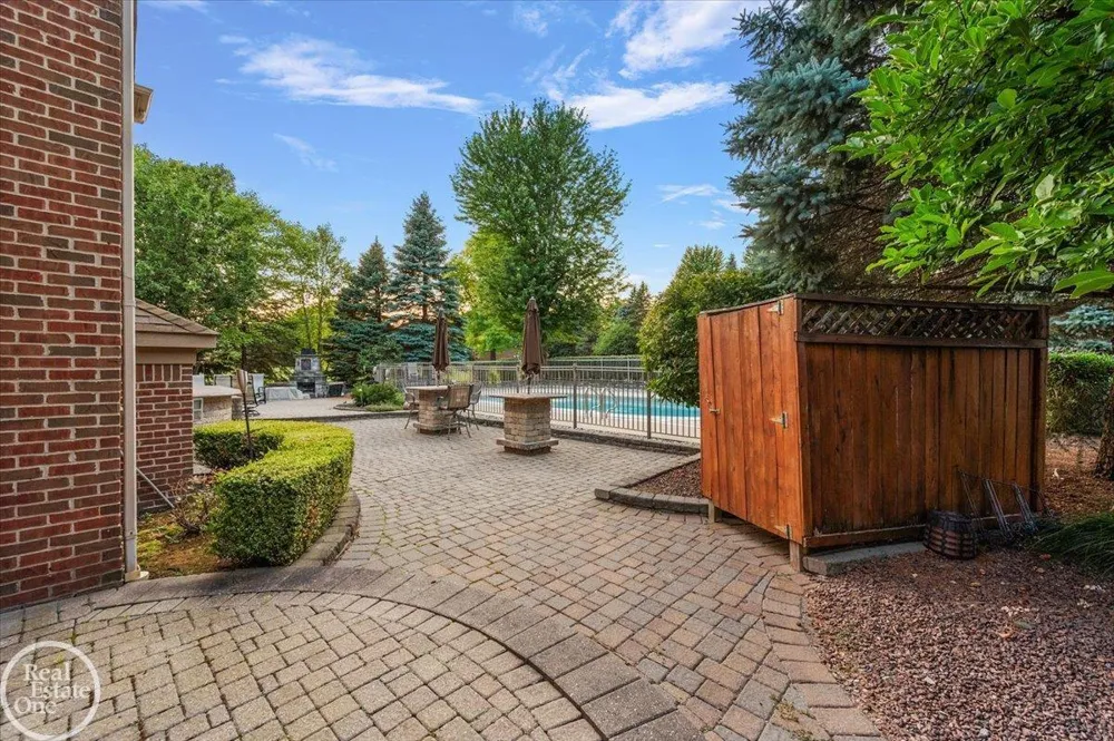 8849 Heatherwood Court Washington Township, MI 48095