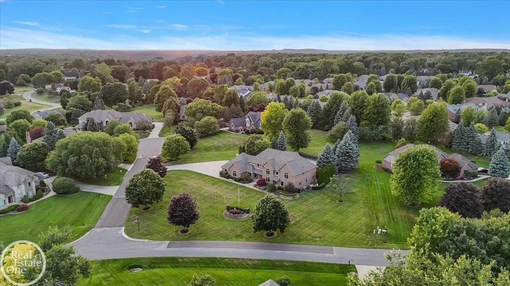 8849 Heatherwood Court Washington Township, MI 48095