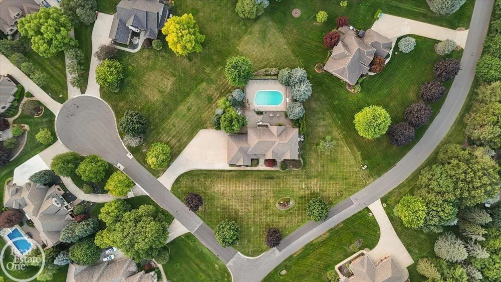 8849 Heatherwood Court Washington Township, MI 48095