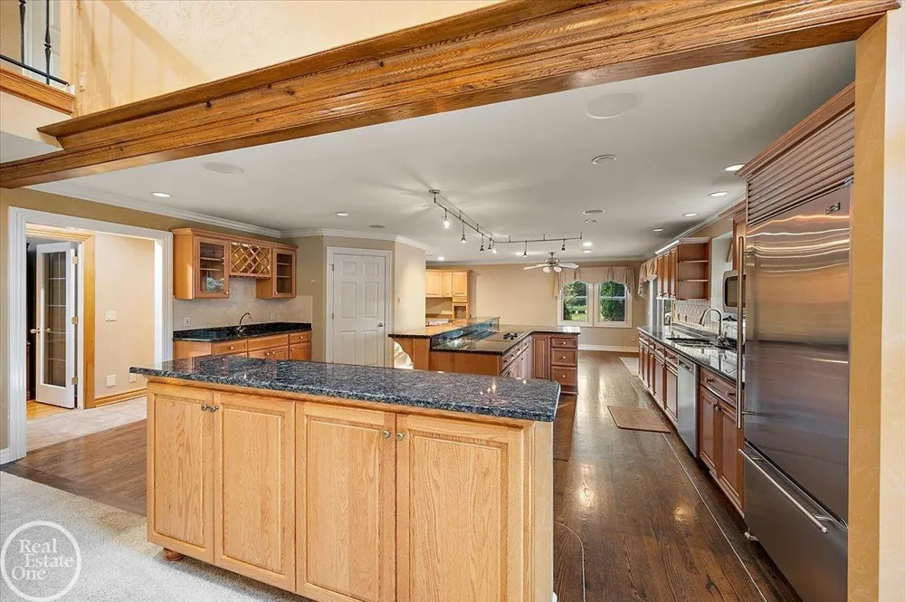8849 Heatherwood Court Washington Township, MI 48095