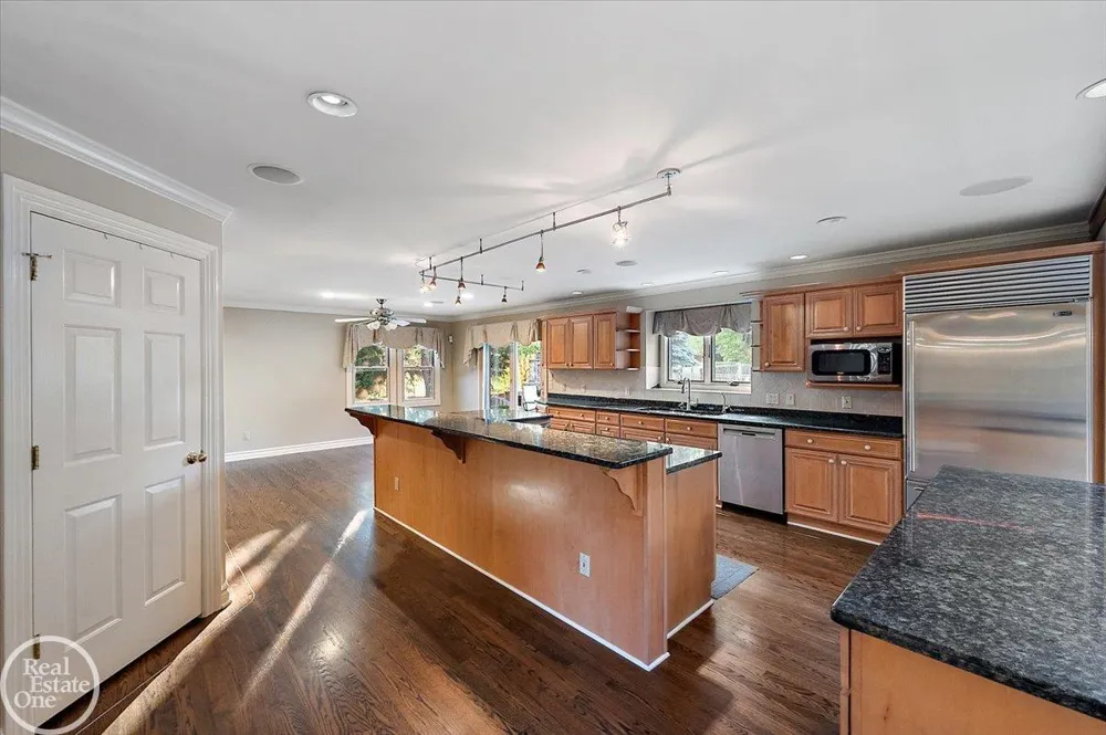 8849 Heatherwood Court Washington Township, MI 48095
