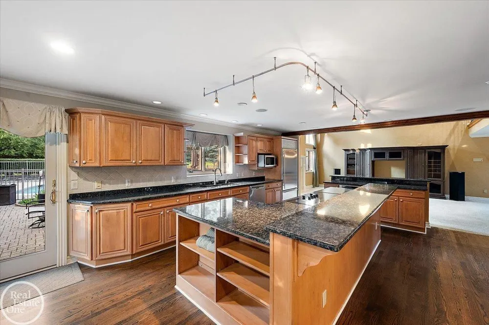 8849 Heatherwood Court Washington Township, MI 48095
