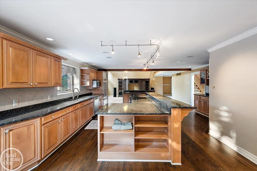 8849 Heatherwood Court Washington Township, MI 48095
