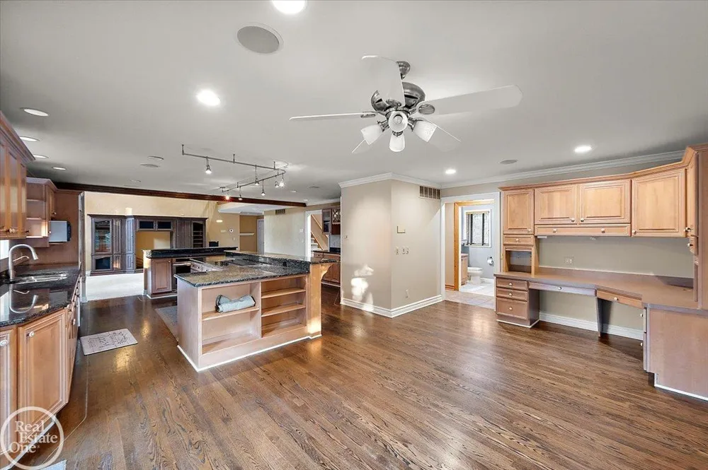 8849 Heatherwood Court Washington Township, MI 48095