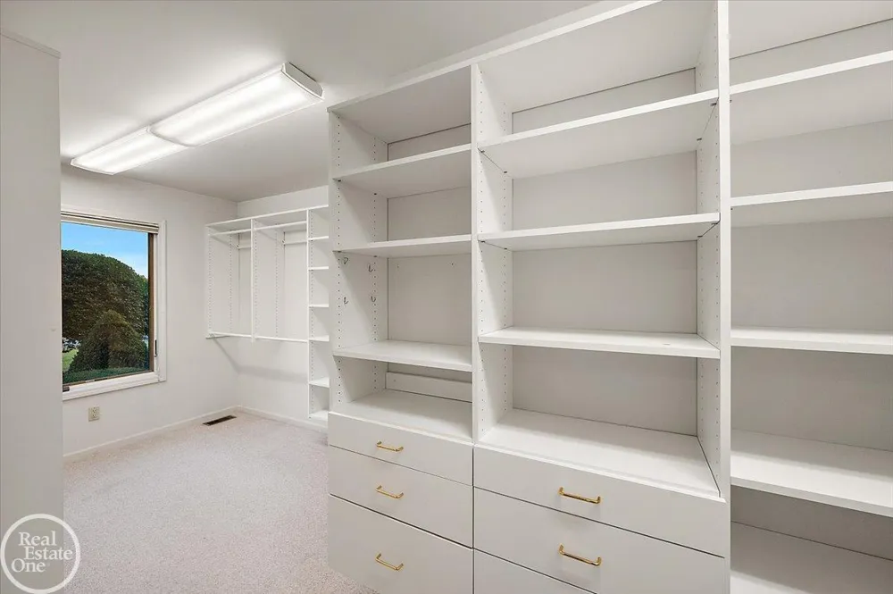 8849 Heatherwood Court Washington Township, MI 48095