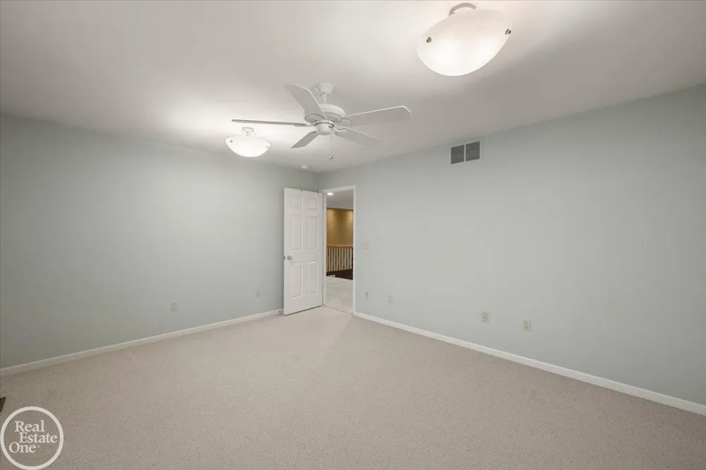 8849 Heatherwood Court Washington Township, MI 48095