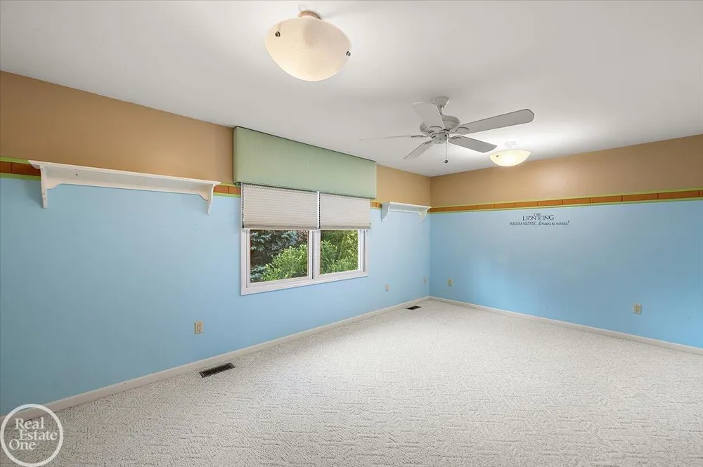 8849 Heatherwood Court Washington Township, MI 48095