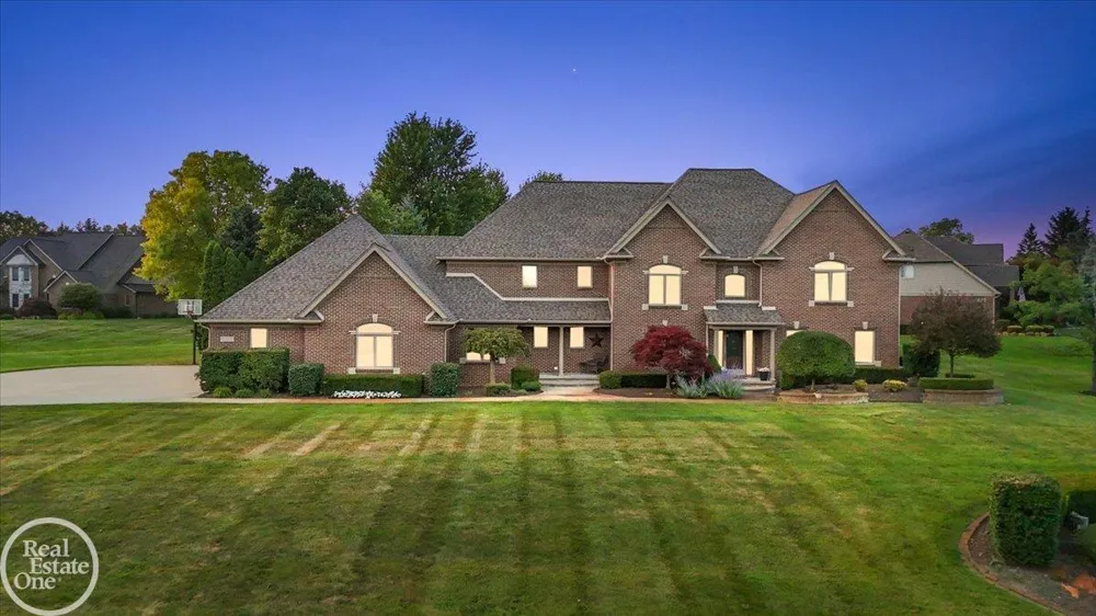 8849 Heatherwood Court Washington Township, MI 48095