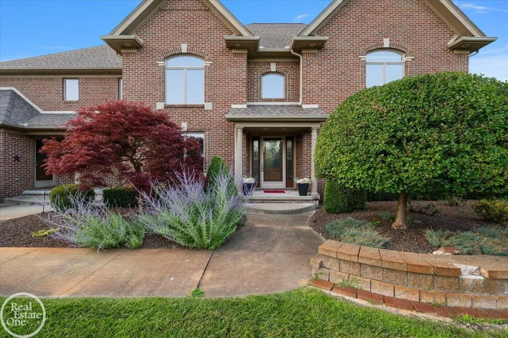 8849 Heatherwood Court Washington Township, MI 48095
