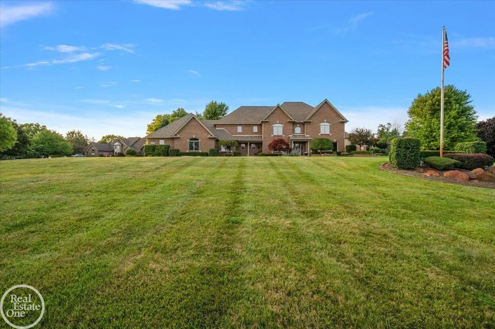8849 Heatherwood Court Washington Township, MI 48095